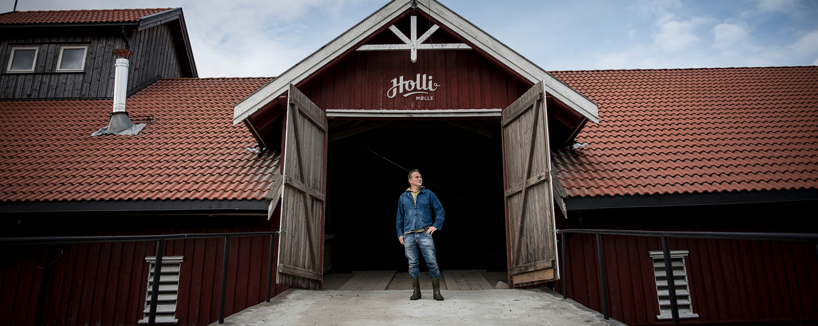 Holli Mølle logo on farm gård. Visuell identitet visual identity.